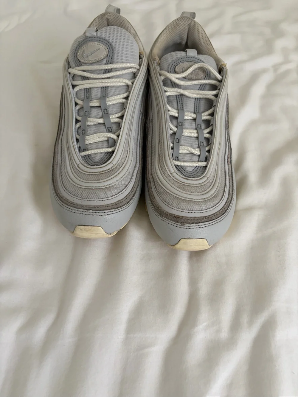 Nike mens Grey and White Wave-Style Sneakers